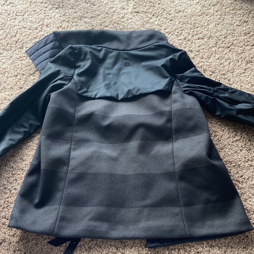 Lululemon Jacket - Picture 4 of 5